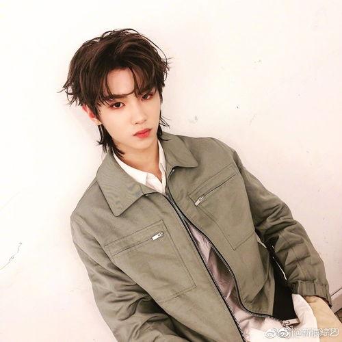 娱乐吃瓜酱黄明昊,娱乐吃瓜界的“瓜王” 第1张 娱乐吃瓜酱黄明昊,娱乐吃瓜界的“瓜王” 第1张